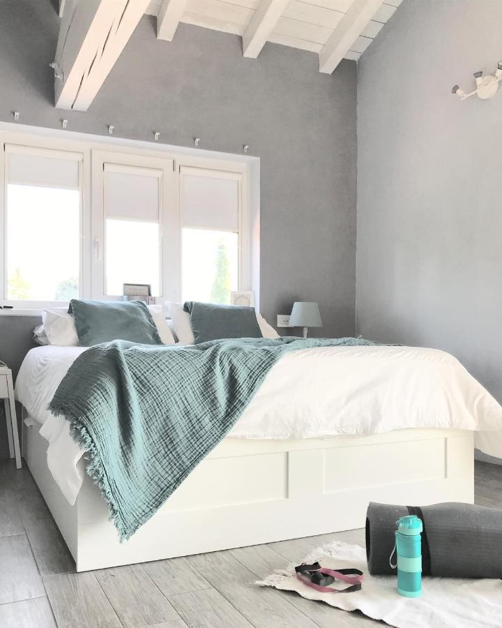 Il Sassoscritto Bed And Breakfast Montecalvo Versiggia Dış mekan fotoğraf
